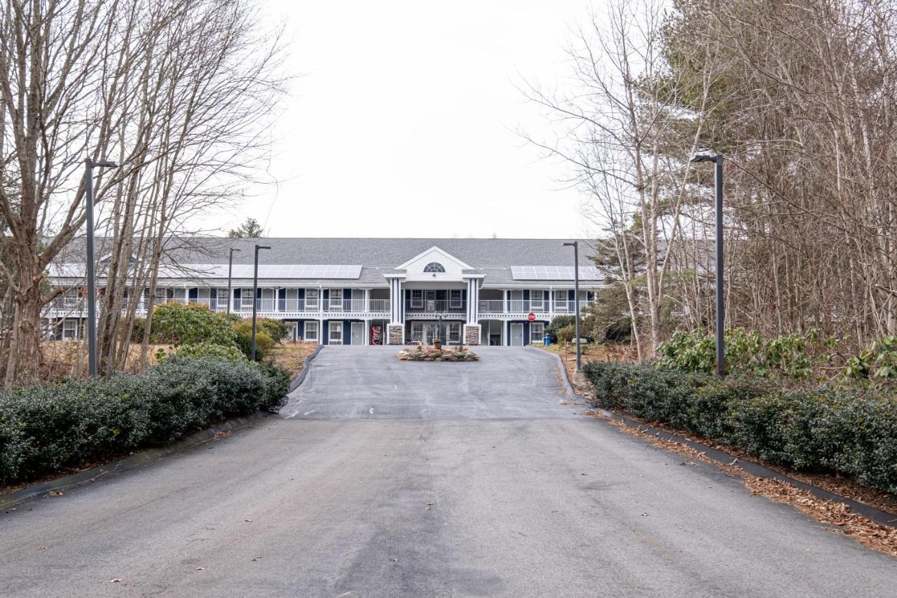 Hilltop Inn & Suites, Near Foxwoods Casino North Stonington Exterior foto